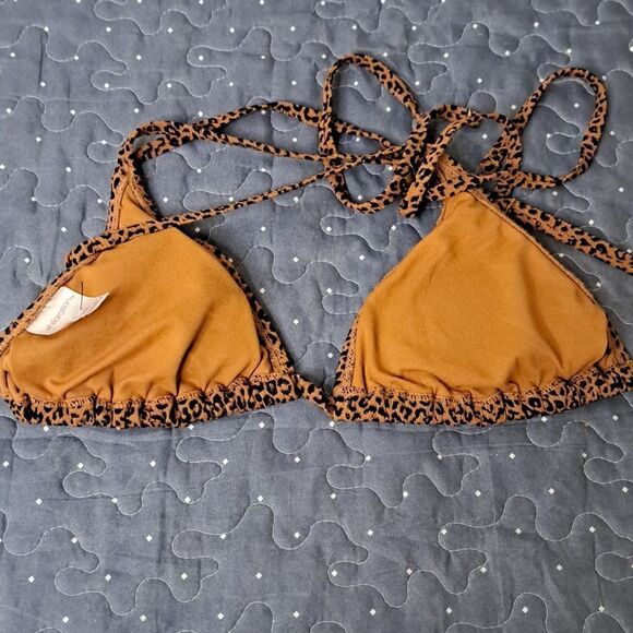 Xhilaration triangle animal print bikini top size large - Picture 2 of 3
